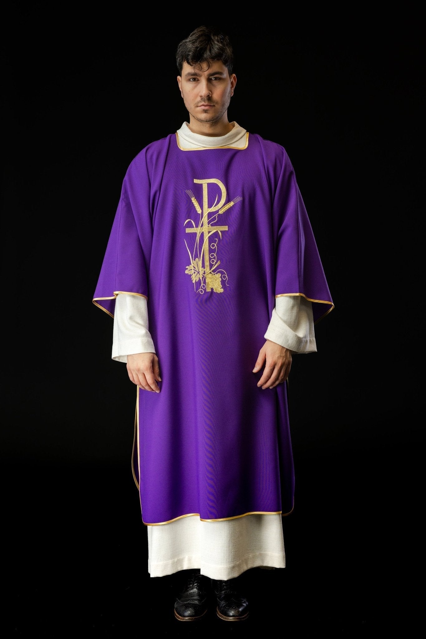 Dalmatique violette avec broderie de la croix Pax en or KDL/026/03/12/D FIOLET DALMATYK - CHASUBLES.FR