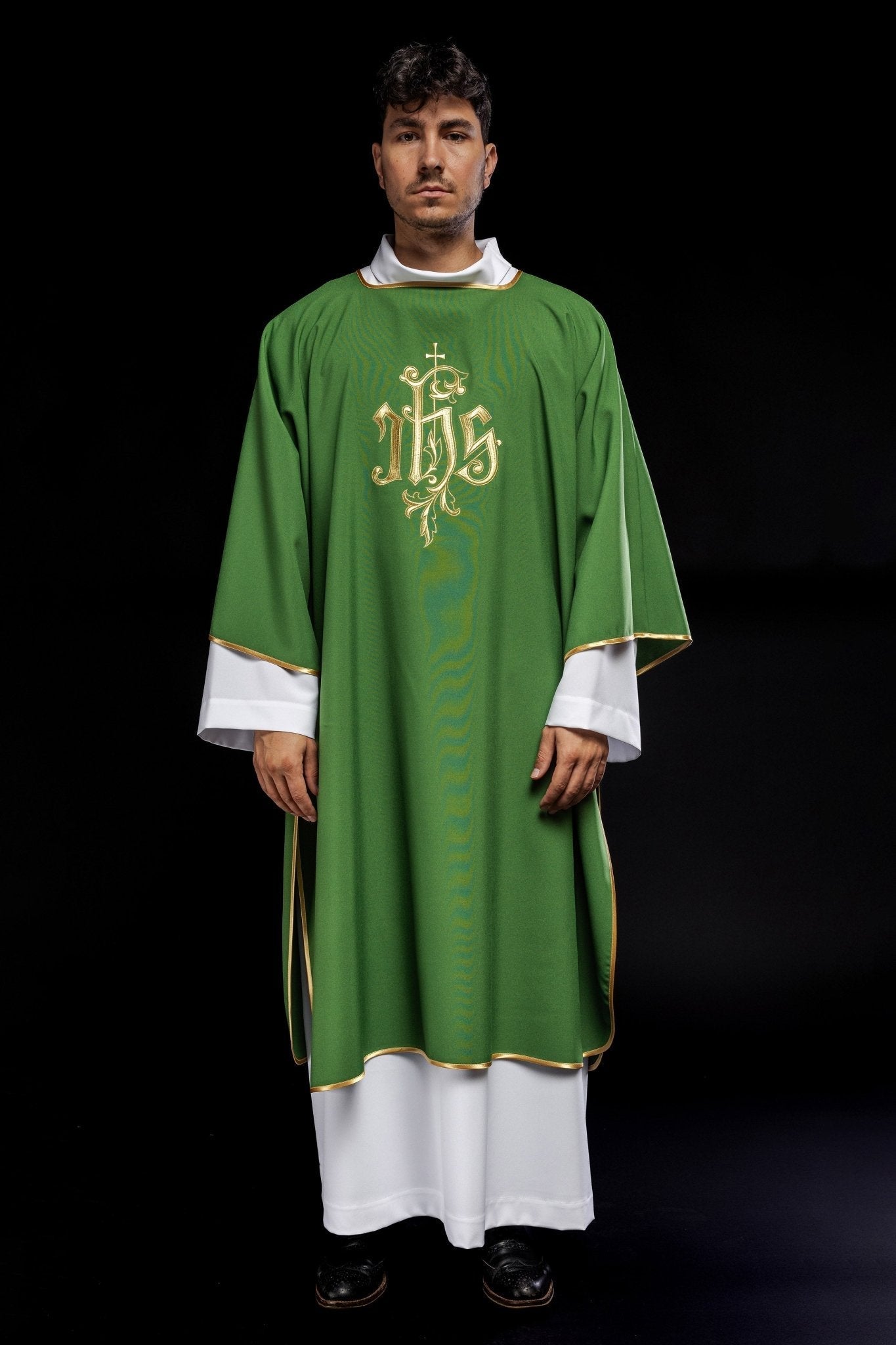 Dalmatiques brodées IHS vertes KDL/032/01/12/D - CHASUBLES.FR
