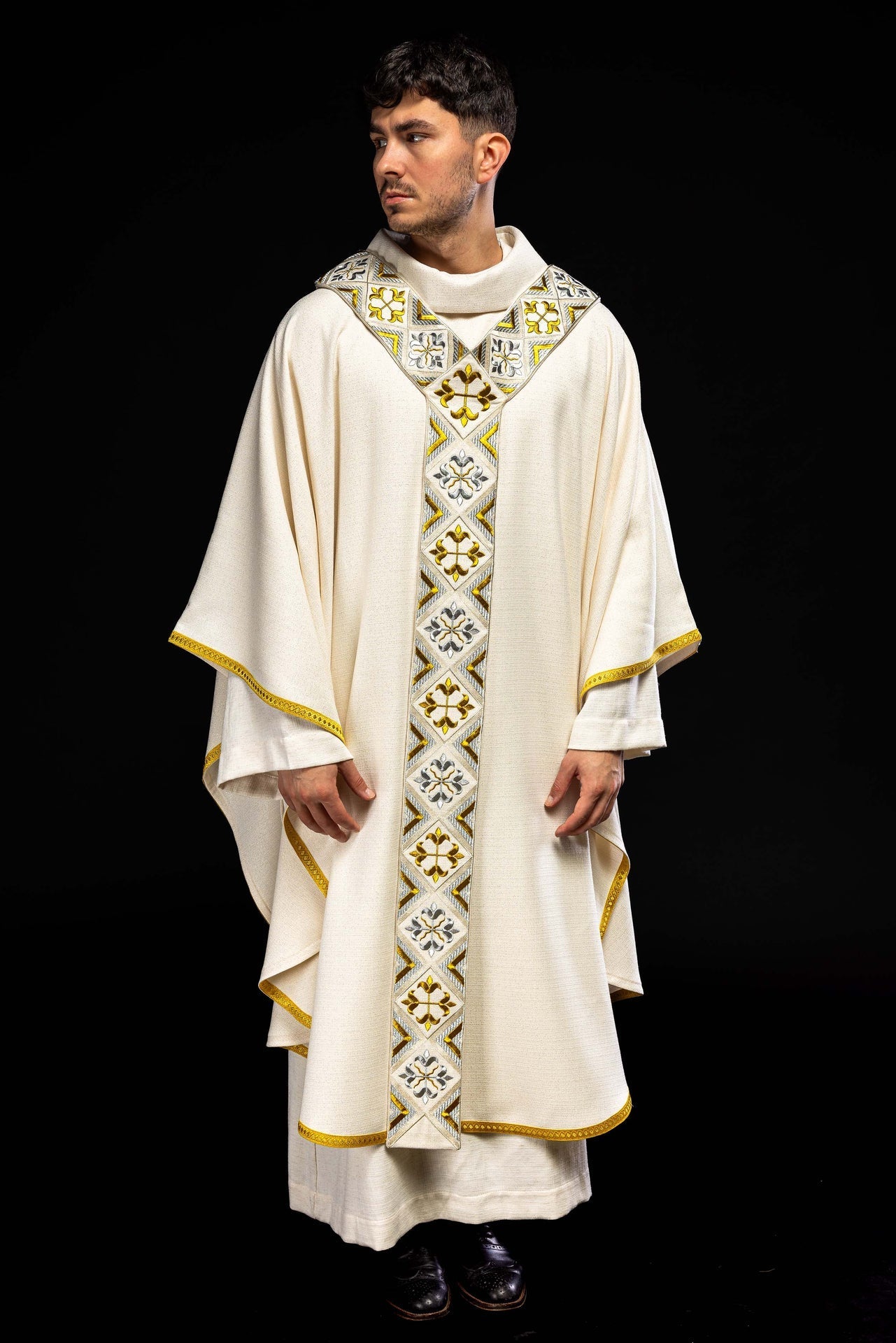 Écharpe brodée pour chasuble incluse dans l’ensemble avec la chasuble LE/7042/05 - CHASUBLES.FR