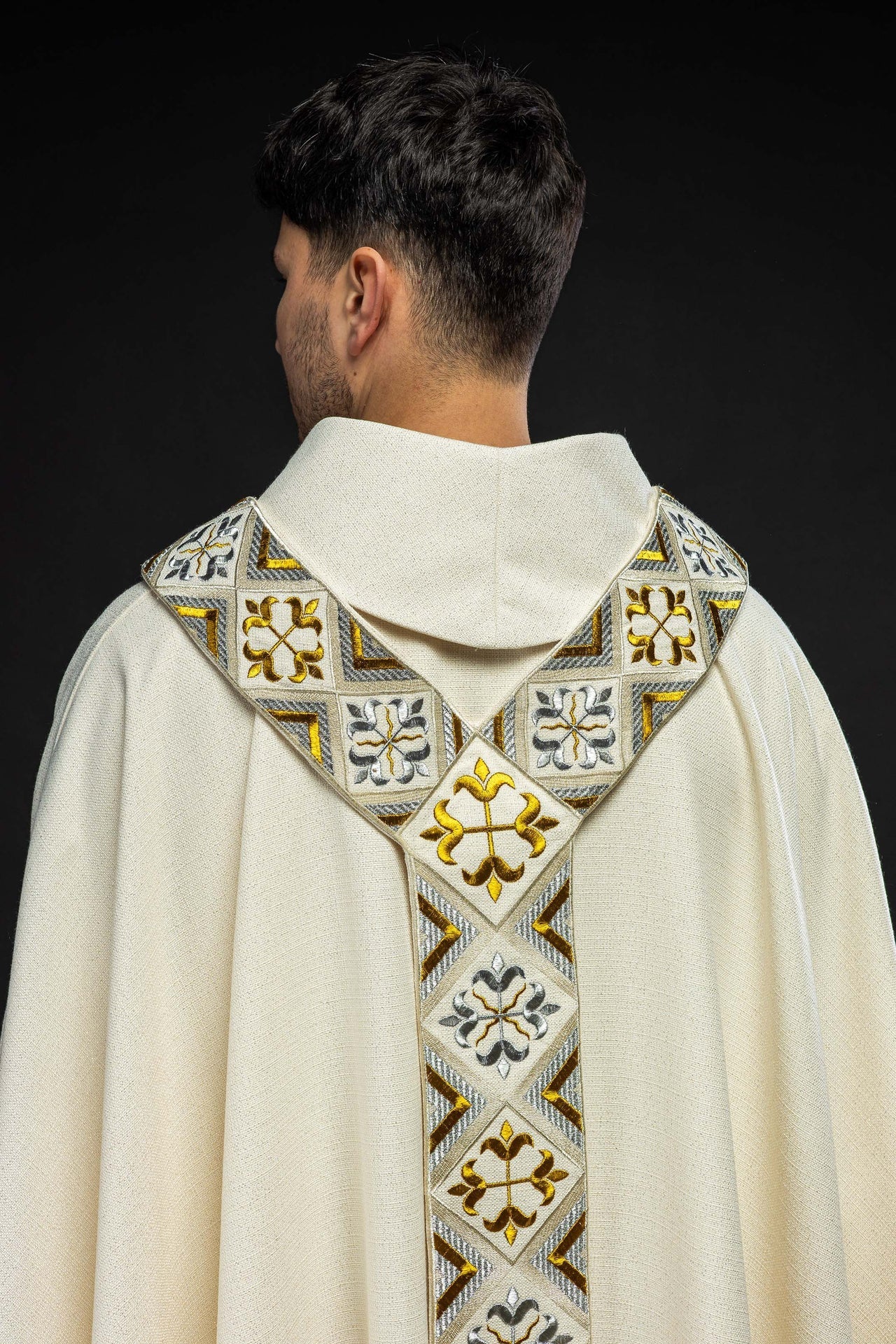 Écharpe brodée pour chasuble incluse dans l’ensemble avec la chasuble LE/7042/05 - CHASUBLES.FR