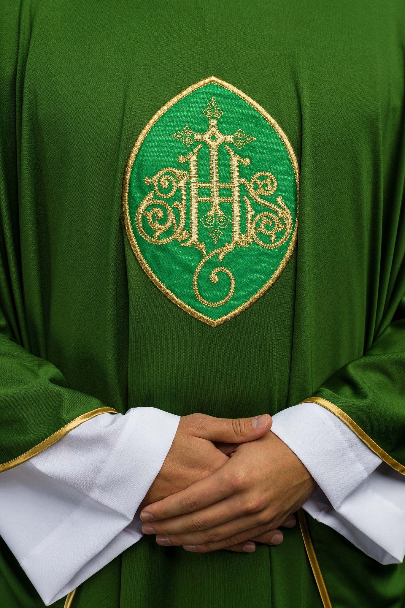 Ecru chasuble JHS en tissu léger SACROLITE KOR/388/01/78 - CHASUBLES.FR