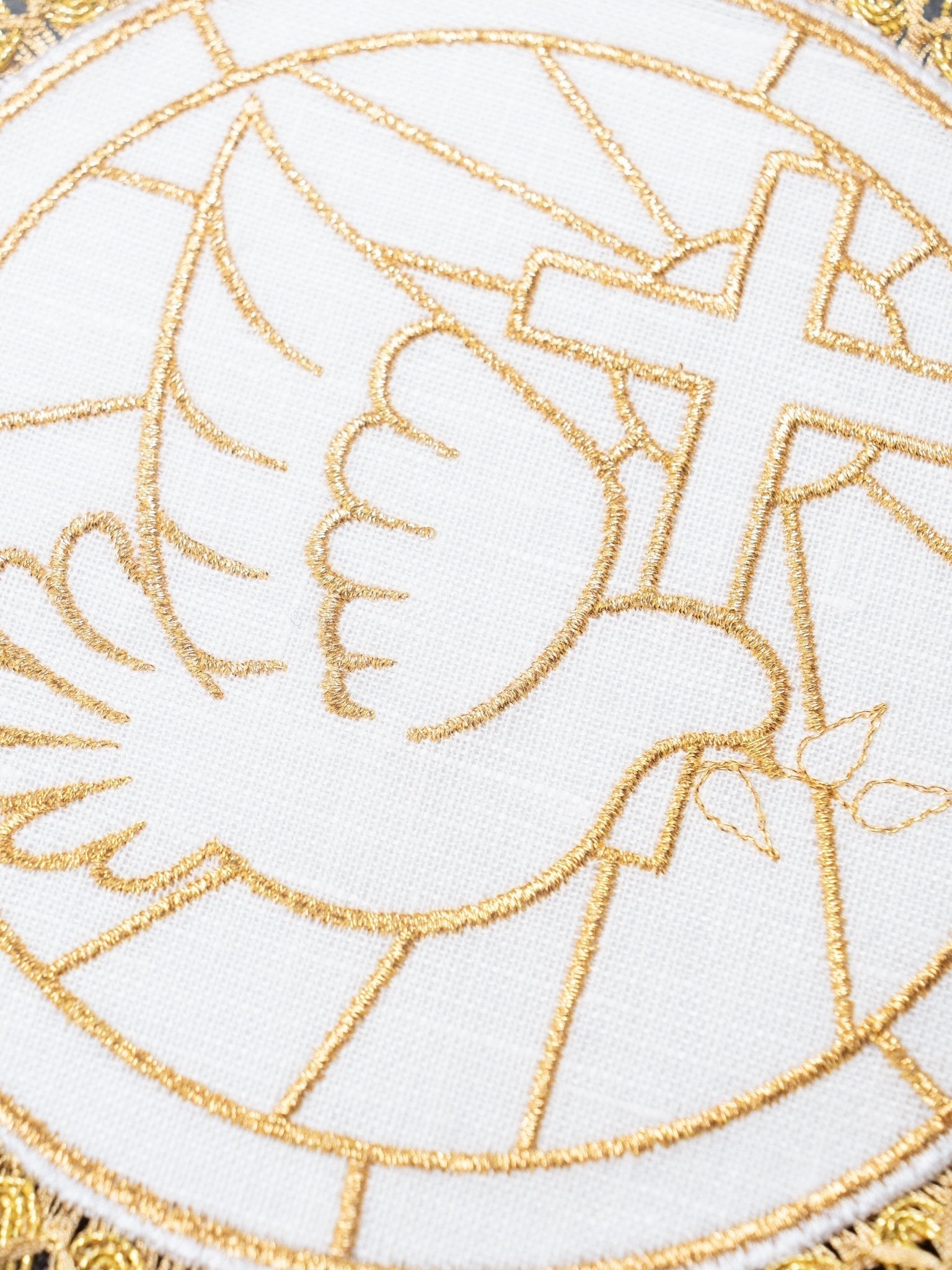 Ensemble de bonnets en lin avec motif de colombe et de croix sur le bout rond S - 5024 - CHASUBLES.FR