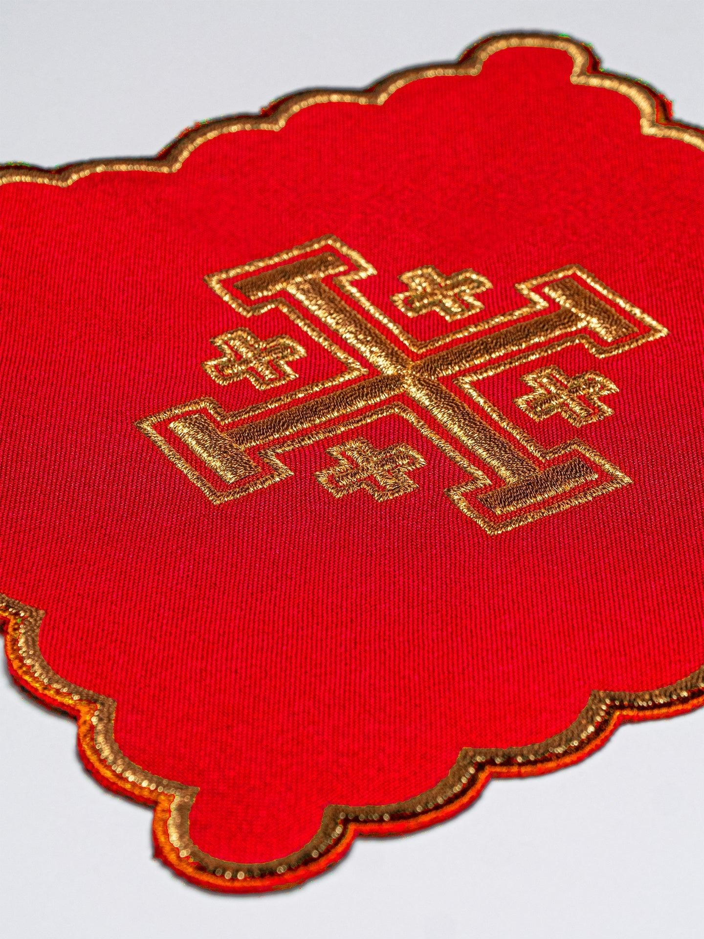 Ensemble de Linge d'autel brodé avec une croix de Jérusalem rouge KK/030/02 - CHASUBLES.FR