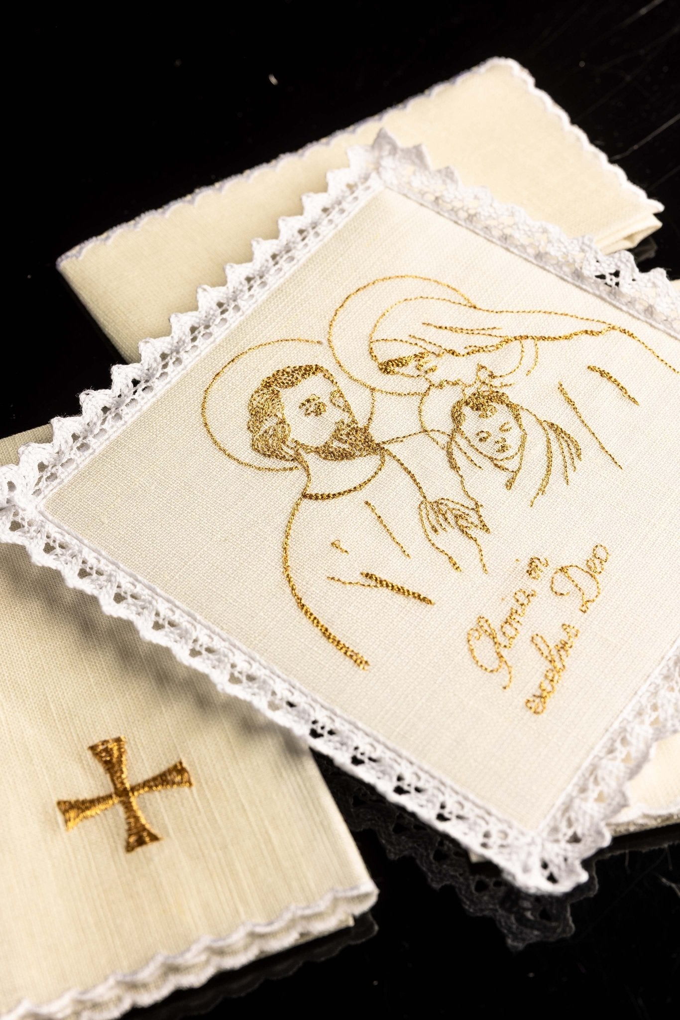 Ensemble de Linge d'autel en lin avec le motif des poissons KKL/118 - CHASUBLES.FR