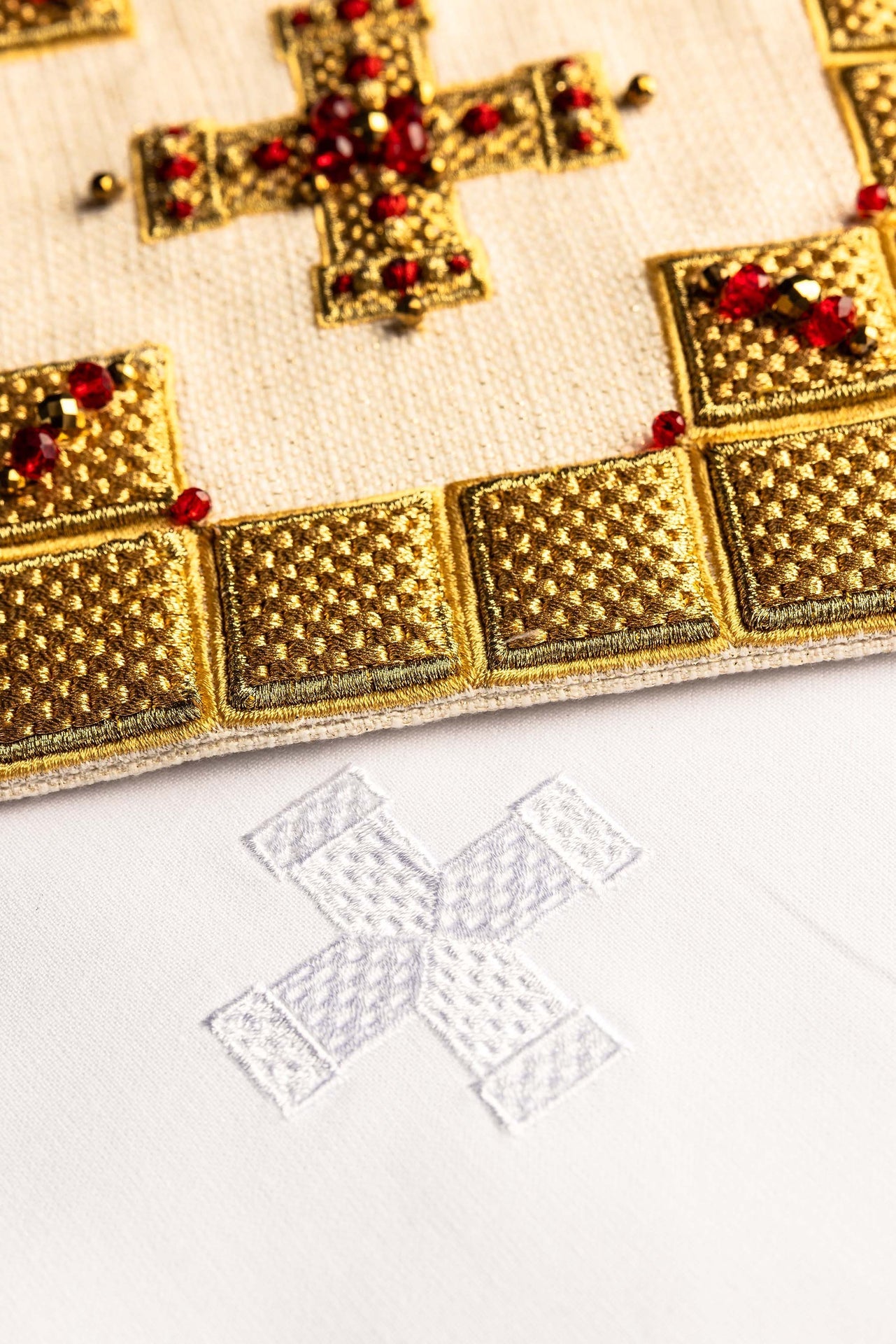Ensemble de linge de calice artisanal avec pierres naturelles Handmade 5011 HM/5011 - CHASUBLES.FR