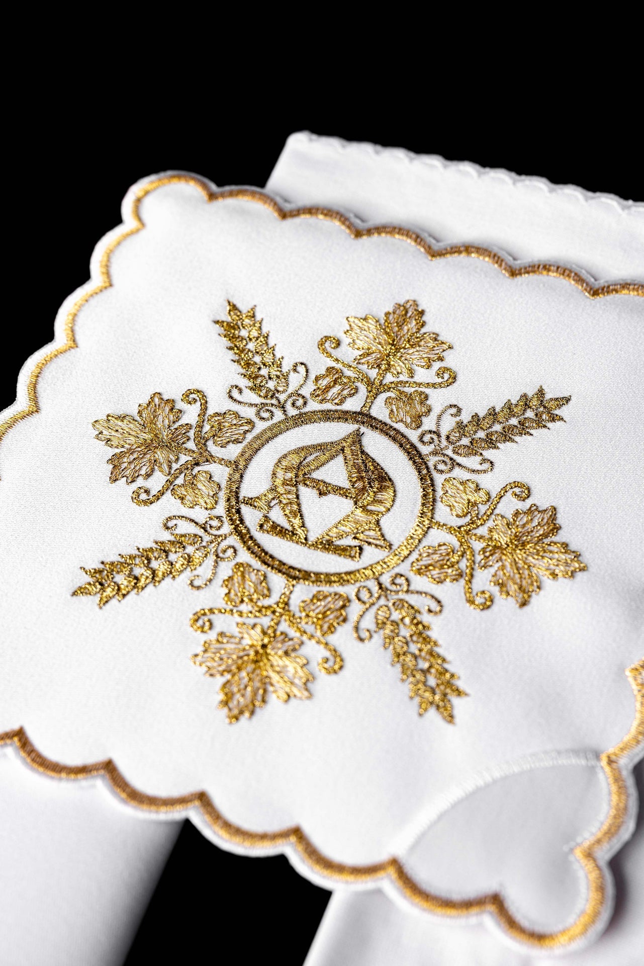 Ensemble de linge de calice brodé avec motif Alpha et Oméga blanc KDT/5031/04 - CHASUBLES.FR