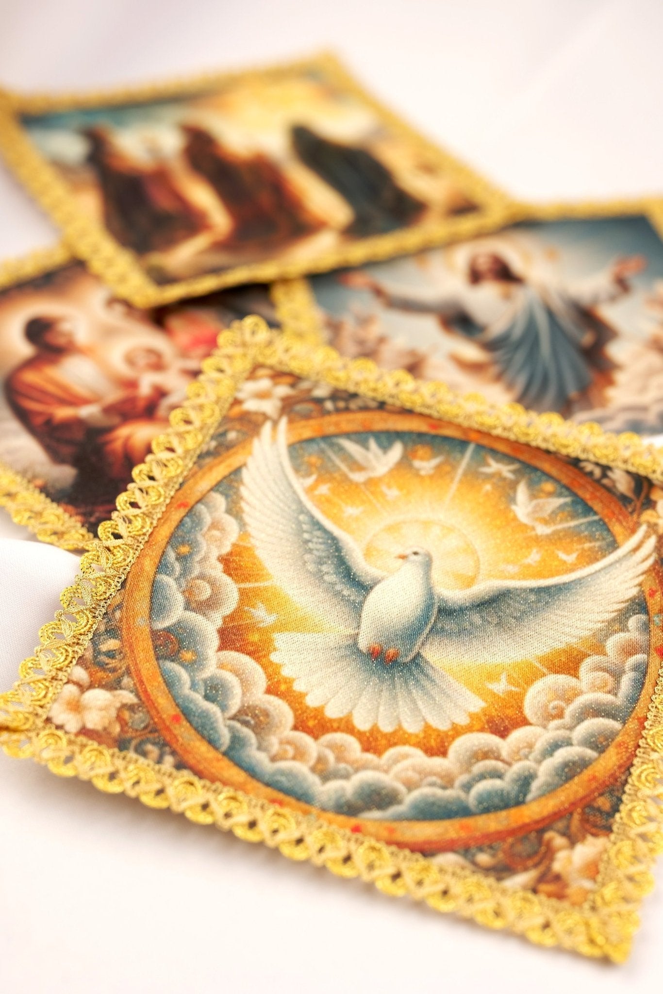 Ensemble de quatre palies pour diverses célébrations liturgiques KPS/002 18*18 - CHASUBLES.FR