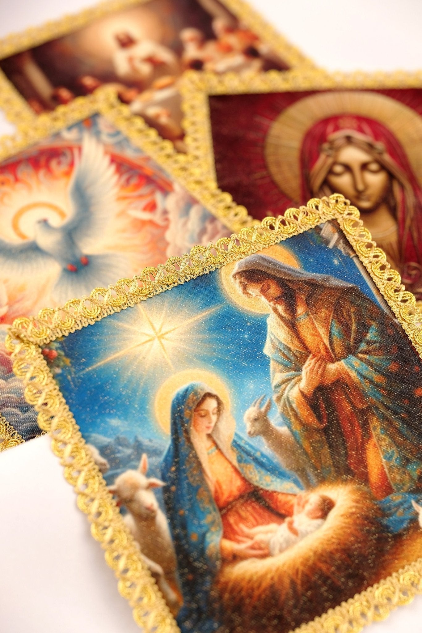 Ensemble de quatre palies pour diverses célébrations liturgiques KPS/001 18*18 - CHASUBLES.FR