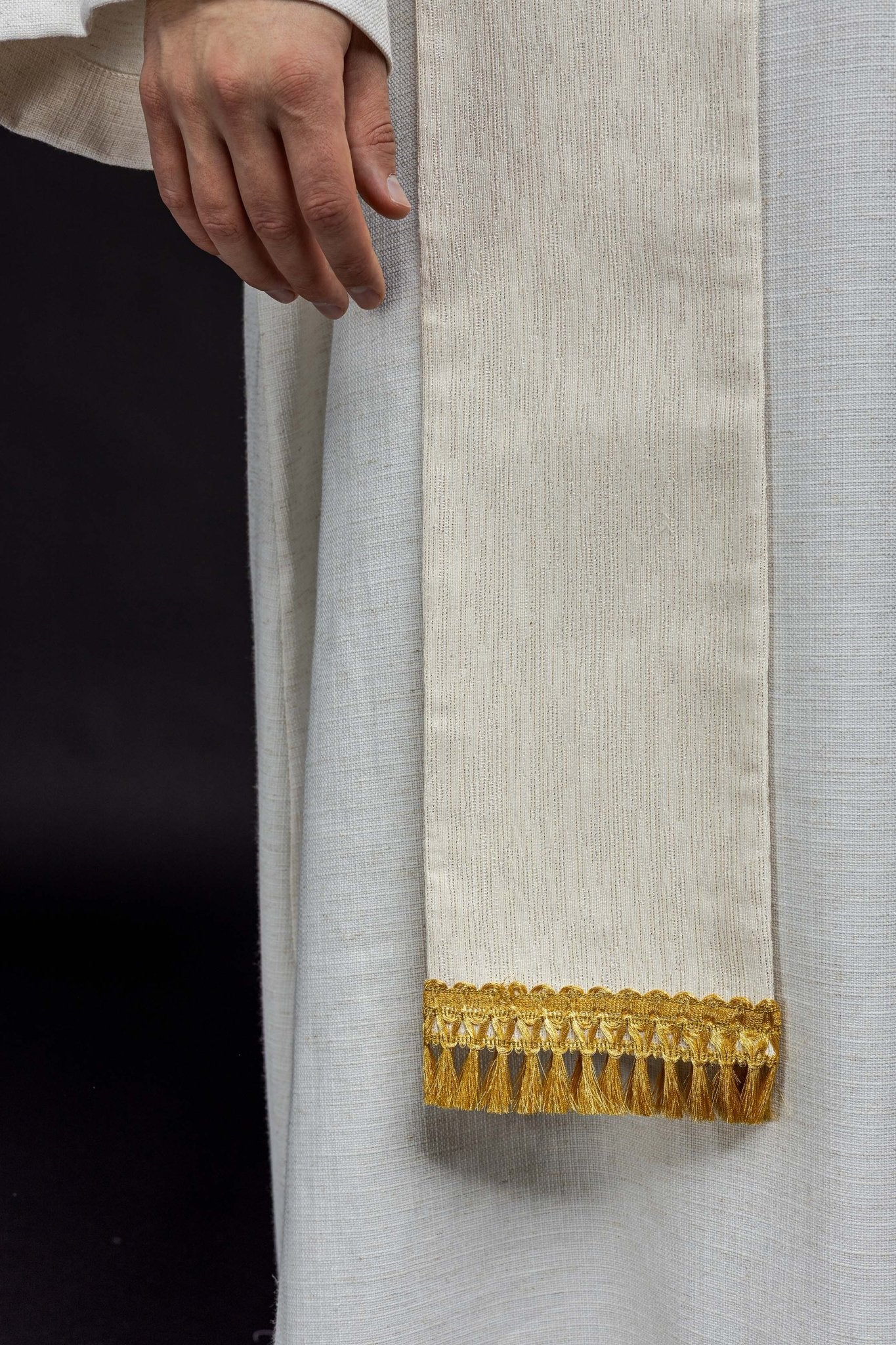 Étole avec l'agneau de Dieu et le symbole JHS brodés KST/089/05/42 - CHASUBLES.FR