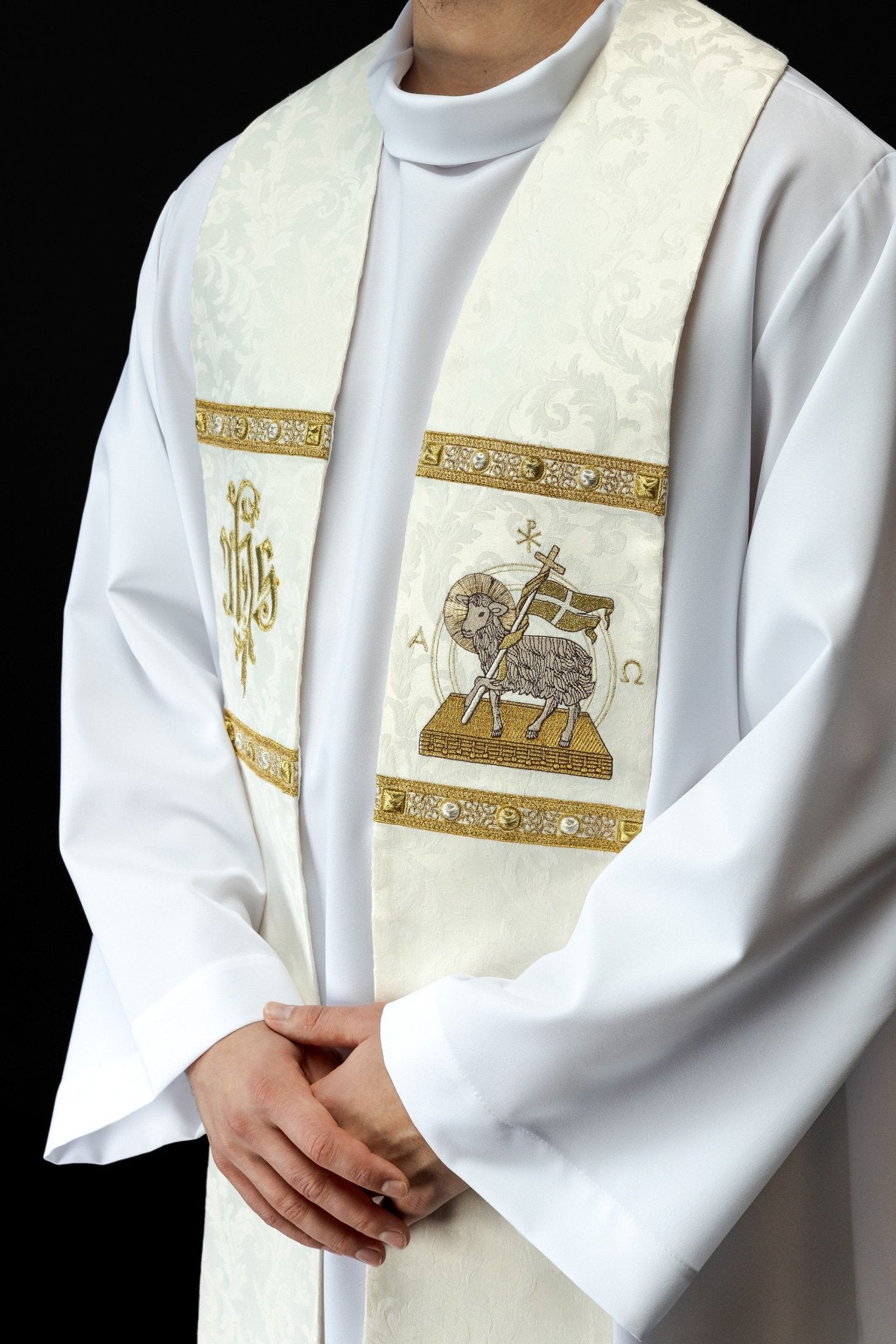 Étole avec l'Agneau Pascal, cousue sur un tissu décoratif. S - 2072 - 05 - 88 - CHASUBLES.FR