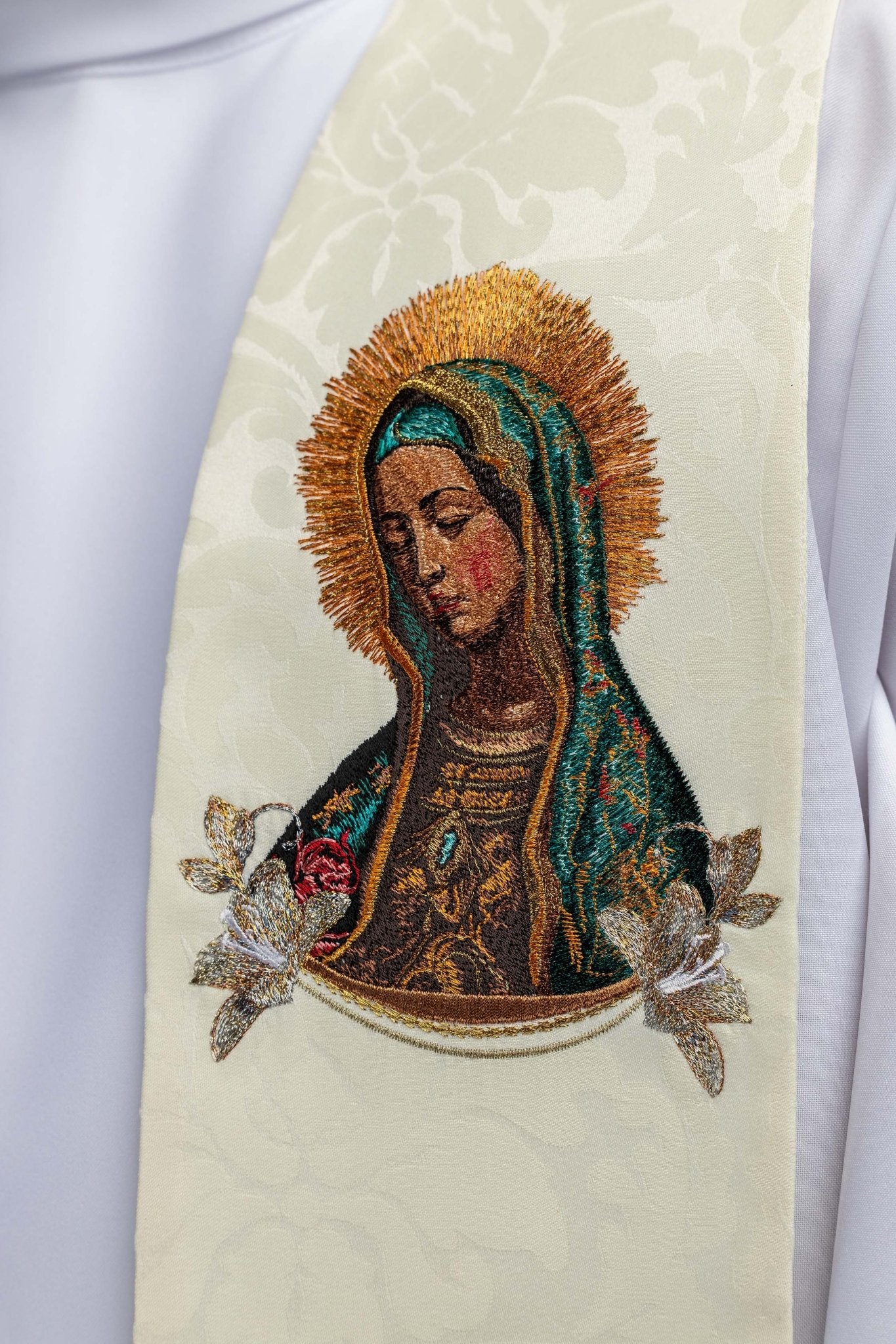 Étole brodée avec l’image de Notre-Dame de Guadalupe KSW2/004/05/81 - CHASUBLES.FR