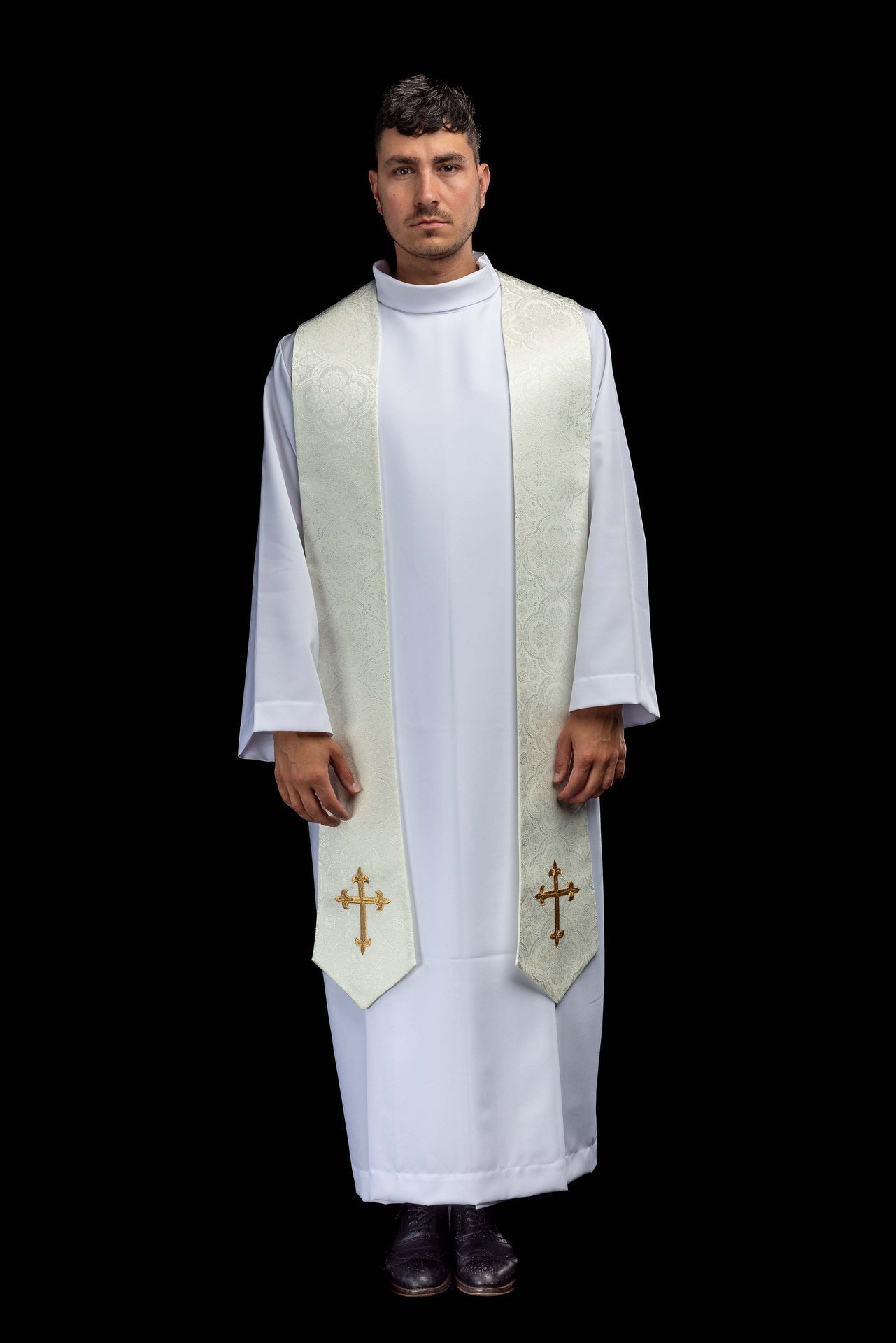 Étole brodée avec motif de croix écrue en tissu jacquard KST/638/05/11 - CHASUBLES.FR