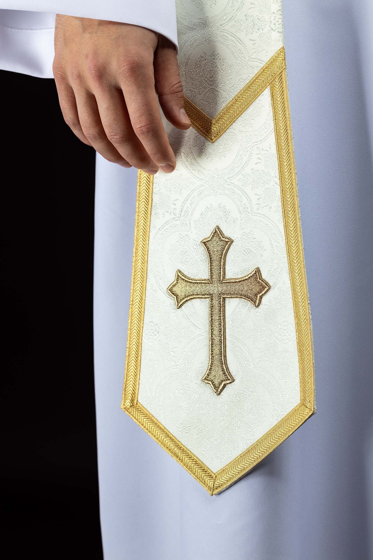 Étole brodée avec motif de Croix en tissu jacquard écru KST/639/05/11 - CHASUBLES.FR
