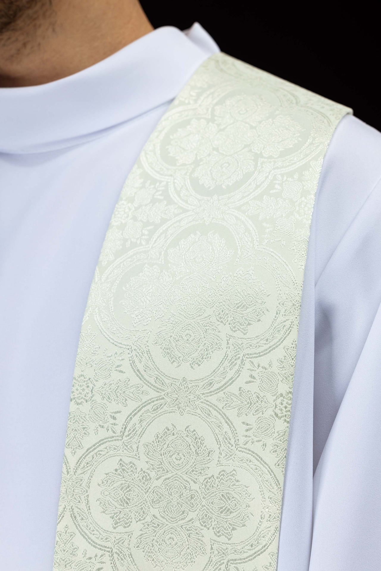 Étole brodée avec motif de Croix en tissu jacquard écru KST/639/05/11 - CHASUBLES.FR