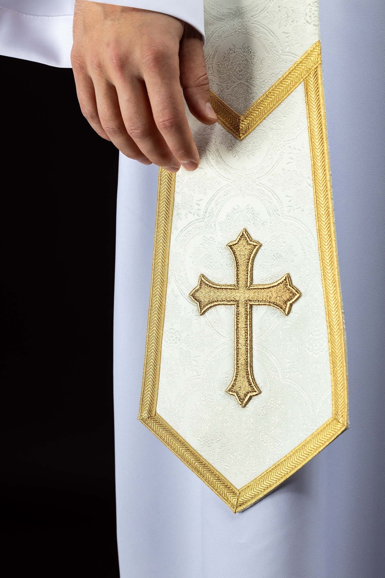 Étole brodée avec motif de Croix en tissu jacquard écru KST/639/05/11 - CHASUBLES.FR