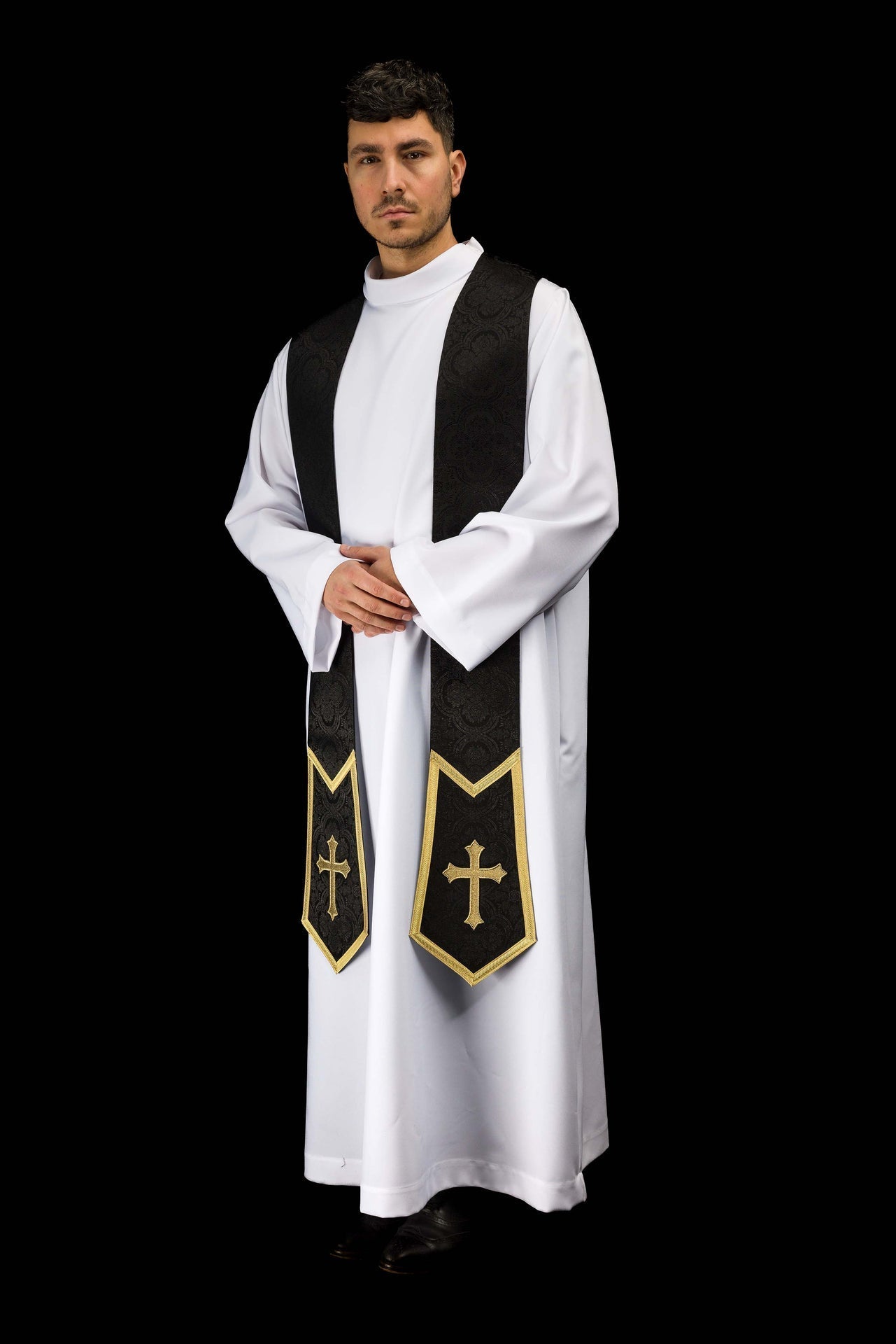 Étole brodée avec motif de Croix en tissu jacquard noir KST/639/07/11 - CHASUBLES.FR