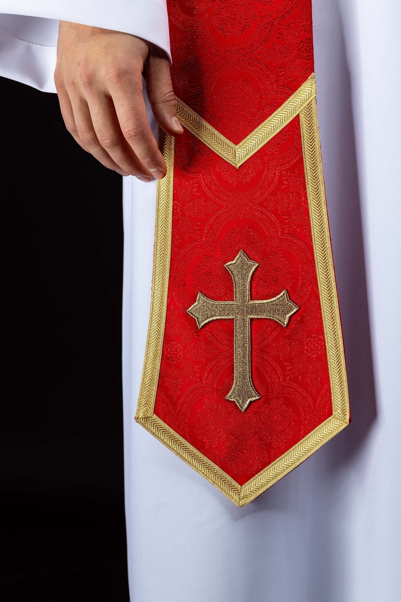 Étole brodée avec motif de Croix en tissu jacquard rouge KST/639/02/11 - CHASUBLES.FR
