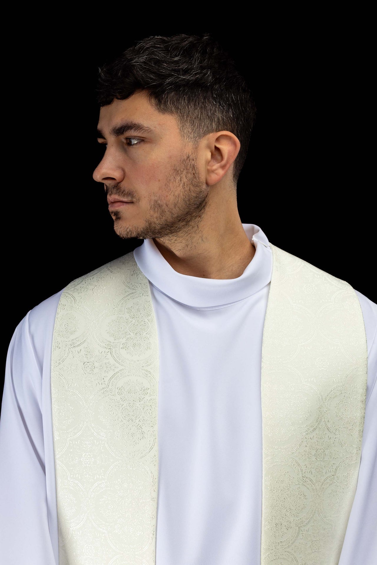 Étole brodée avec motif de croix tissu jacquard écru KST/967/05/11 - CHASUBLES.FR