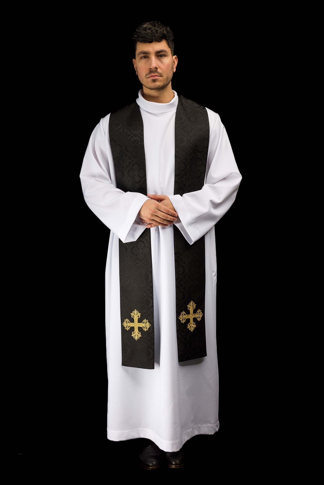 Étole brodée avec motif de croix tissu jacquard noir KST/967/07/11 - CHASUBLES.FR