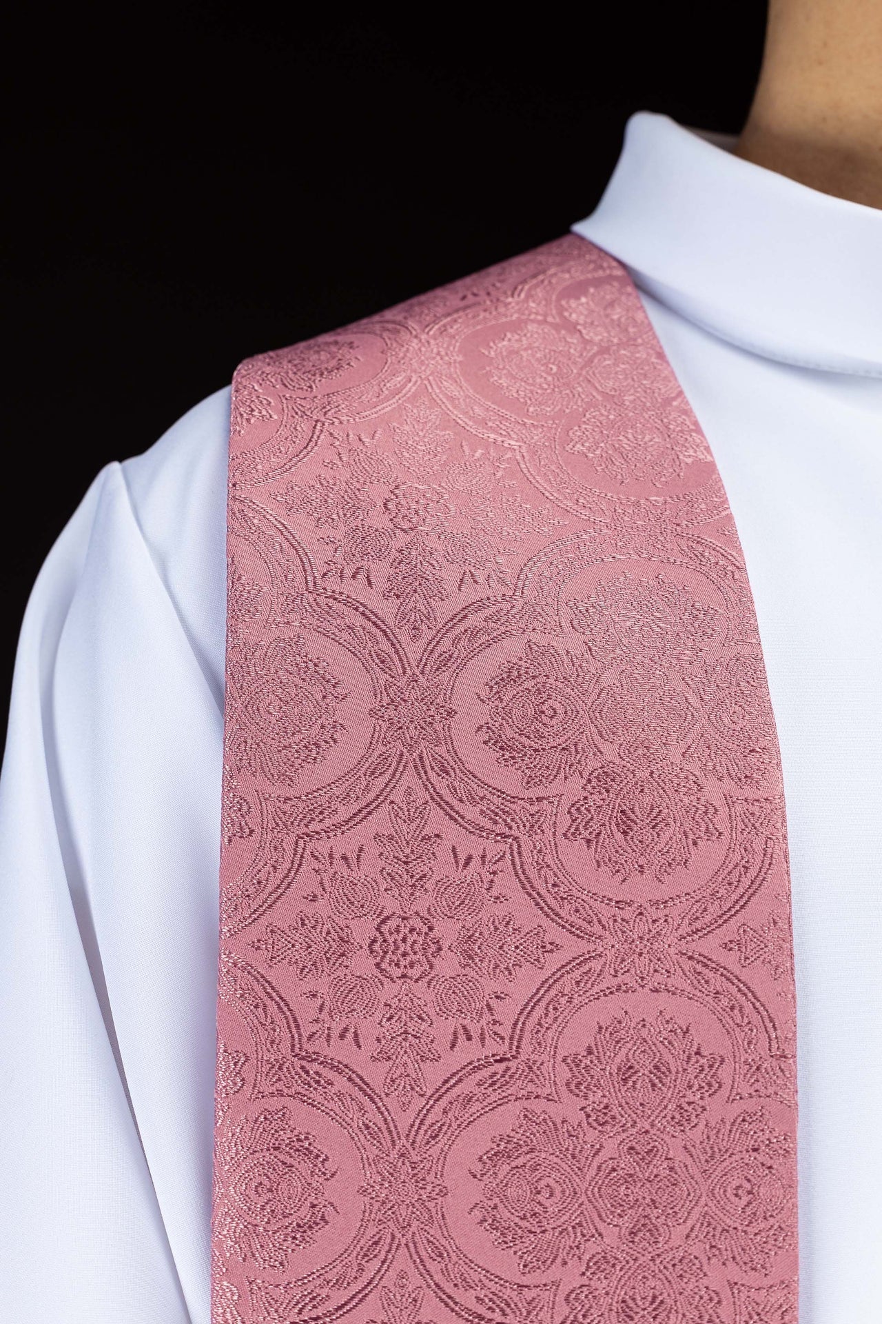 Étole brodée avec motif de croix tissu jacquard rose KST/967/08/11 - CHASUBLES.FR