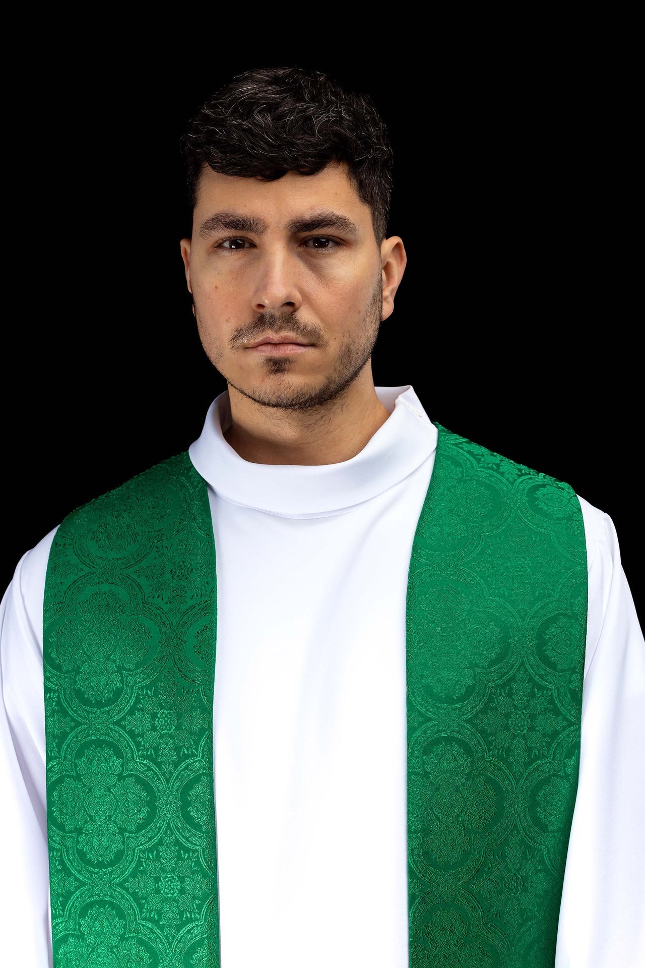 Étole brodée avec motif de croix tissu jacquard vert KST/967/01/11 - CHASUBLES.FR