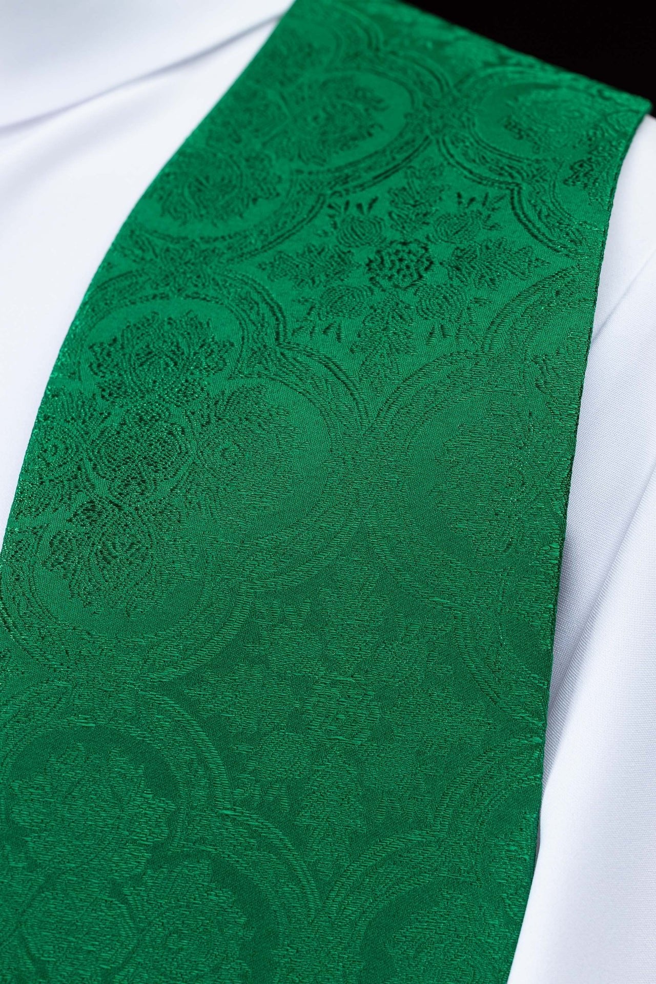 Étole brodée avec motif de croix tissu jacquard vert KST/967/01/11 - CHASUBLES.FR