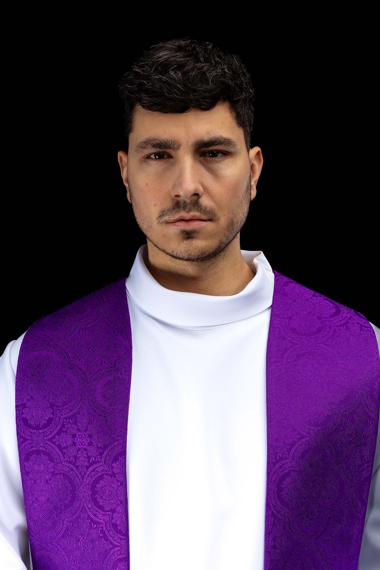 Étole brodée avec motif de croix tissu jacquard violet KST/967/03/11 - CHASUBLES.FR