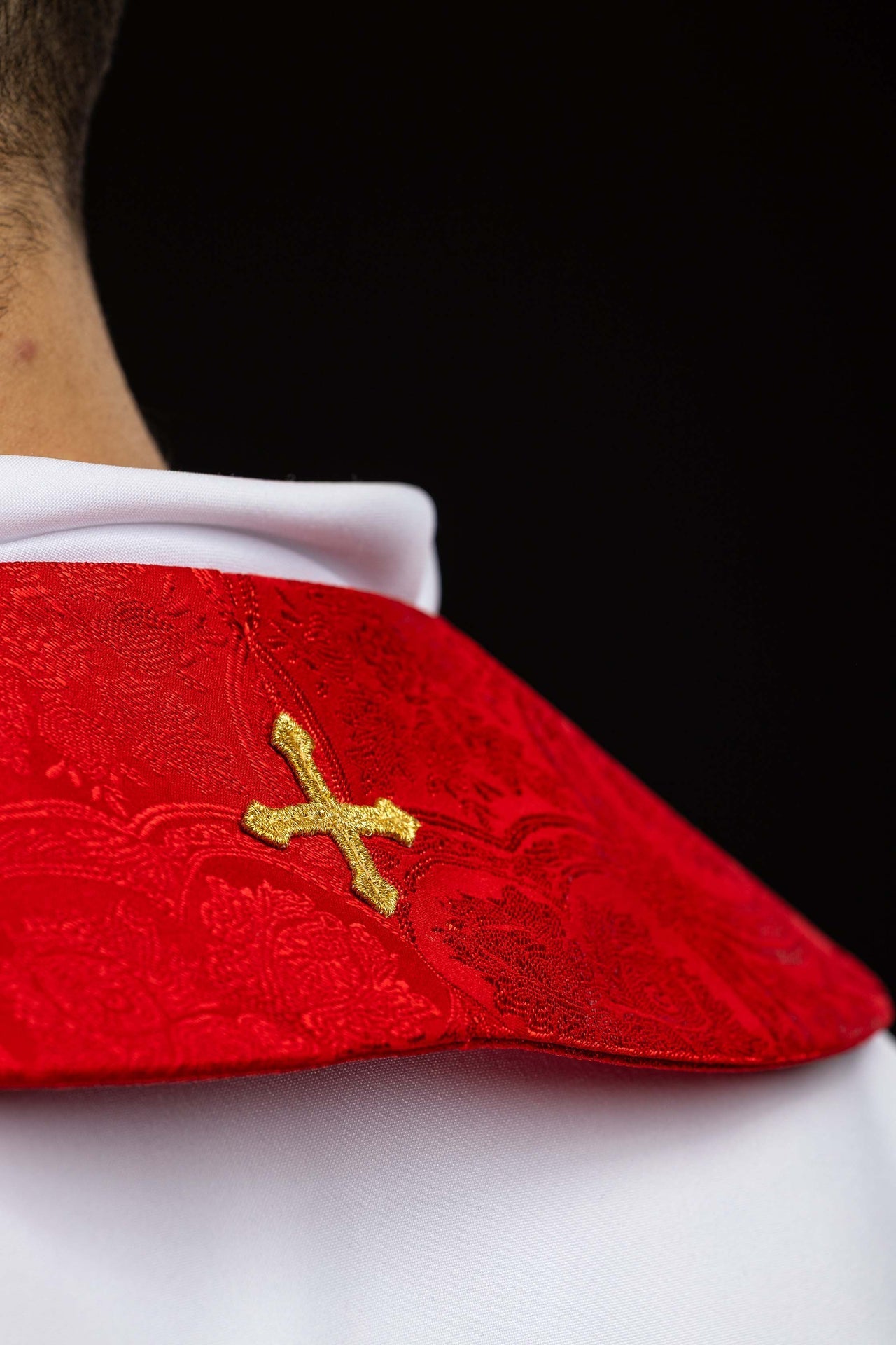 Étole brodée avec motif de la Croix tissu jacquard rouge KST/638/02/11 - CHASUBLES.FR