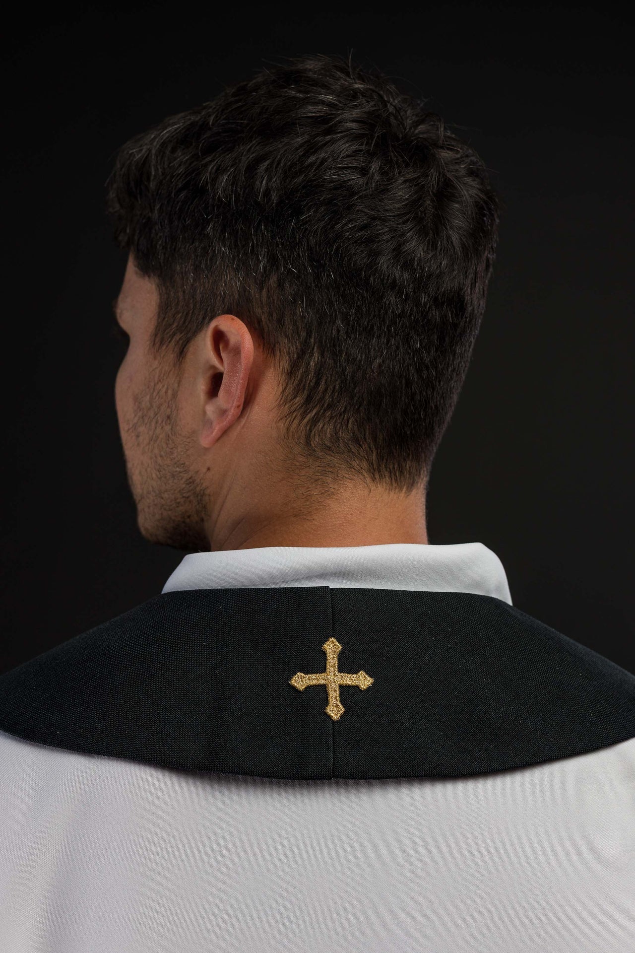 Étole brodée avec motif IHS en couleur noire S-2067-07-70 - CHASUBLES.FR