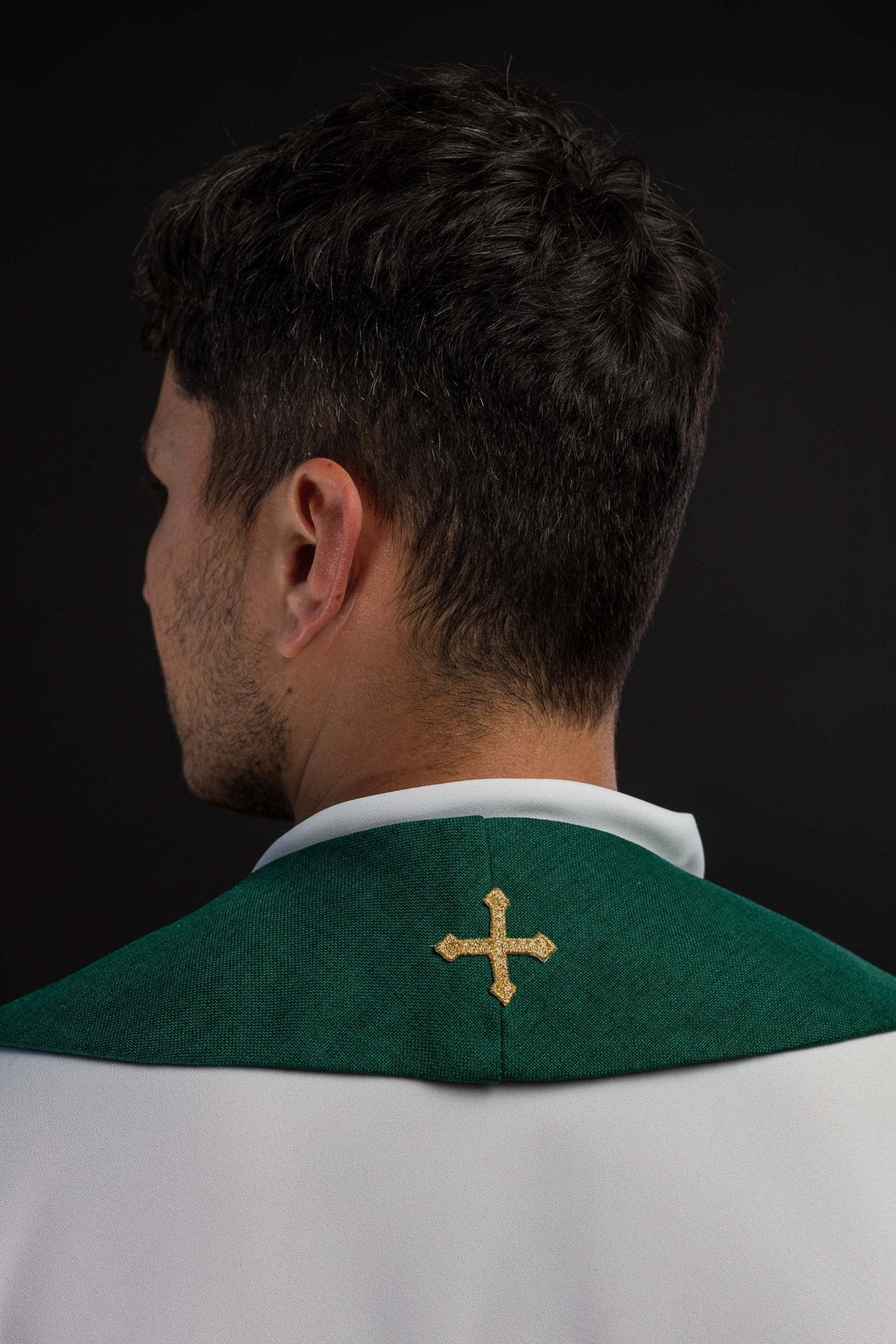 Étole brodée avec motif IHS verte S-2067-01-70 - CHASUBLES.FR