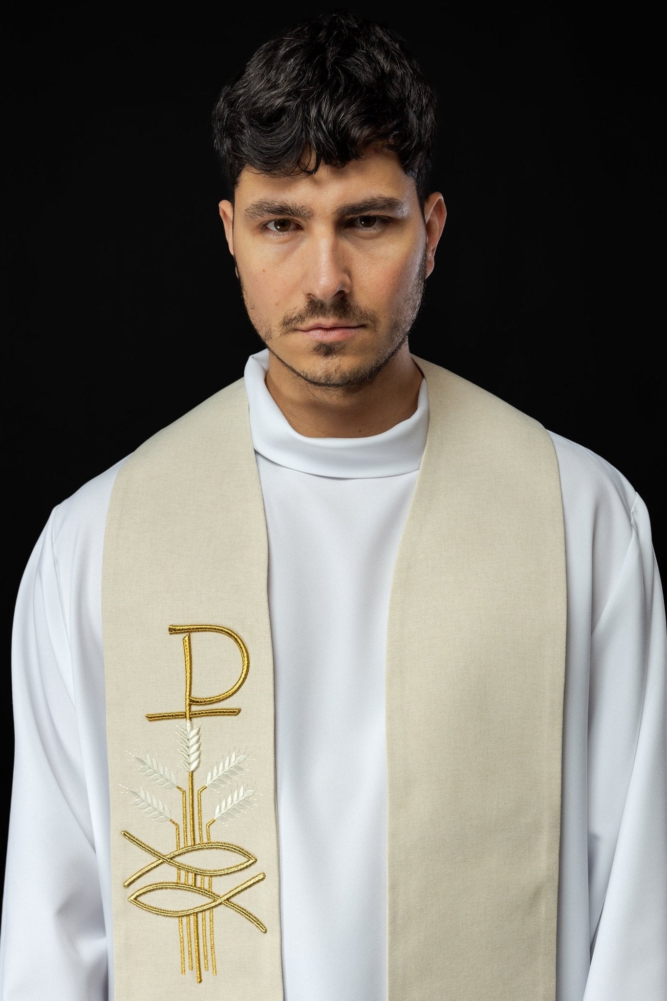 Étole brodée avec motif Pax, poisson et oreille écru S - 2058 - 05 - 70 - CHASUBLES.FR