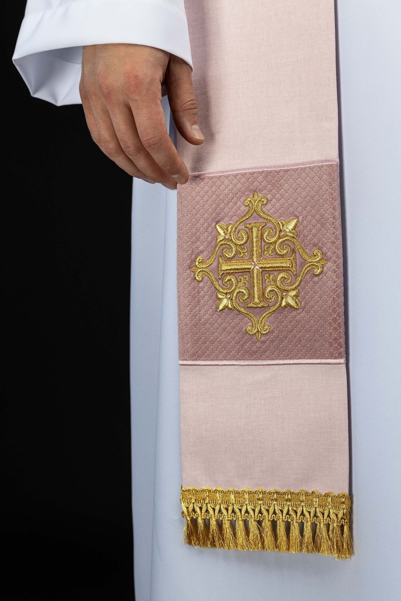 Étole brodée avec symbole de croix en velours rose LE/2029/08 - CHASUBLES.FR
