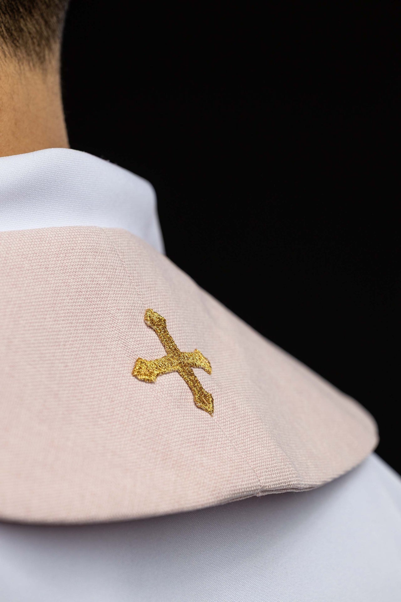 Étole brodée avec symbole de croix en velours rose LE/2029/08 - CHASUBLES.FR
