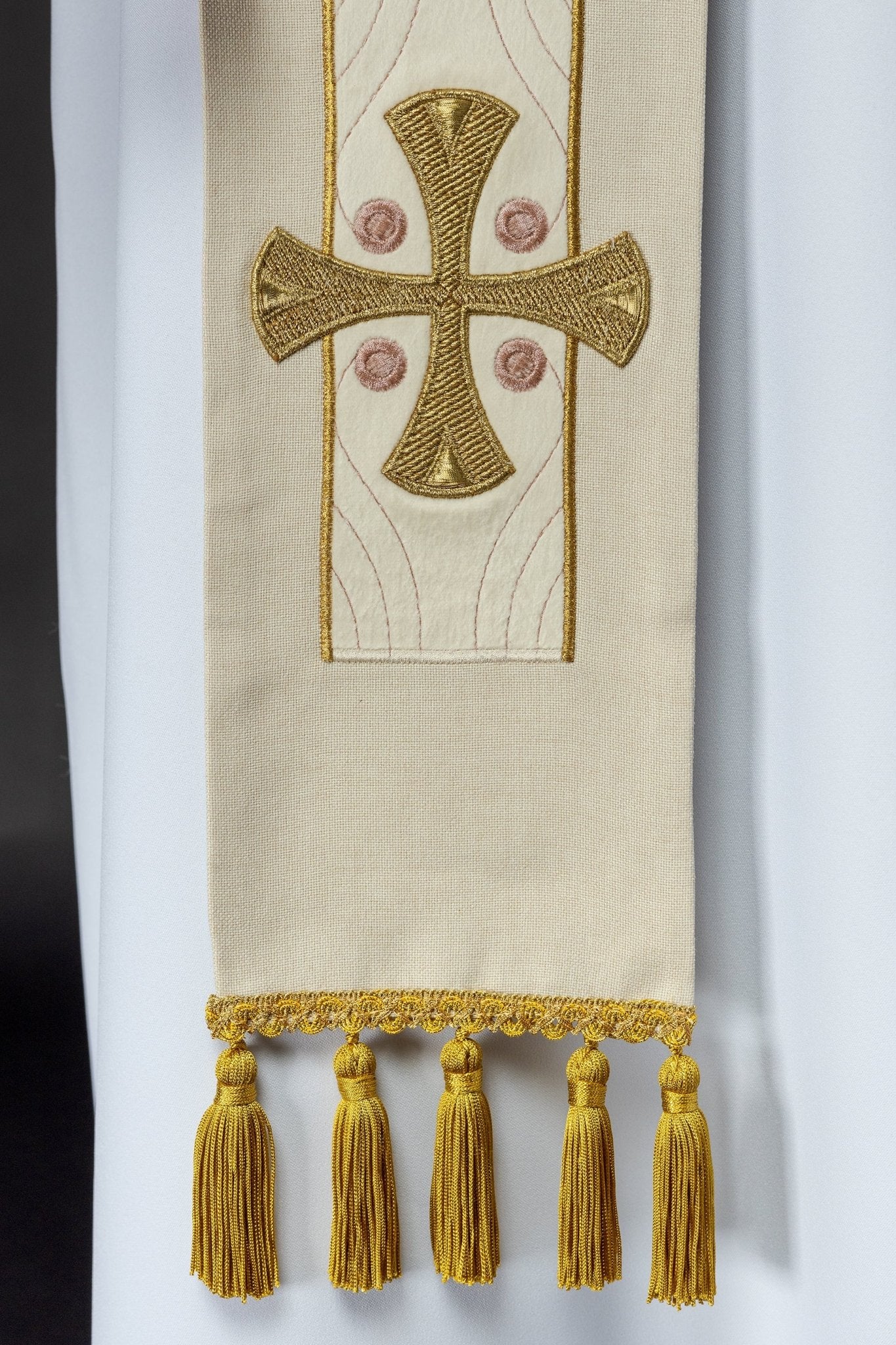 Étole brodée de croix écrues S - 2068 - 05 - 70 - CHASUBLES.FR