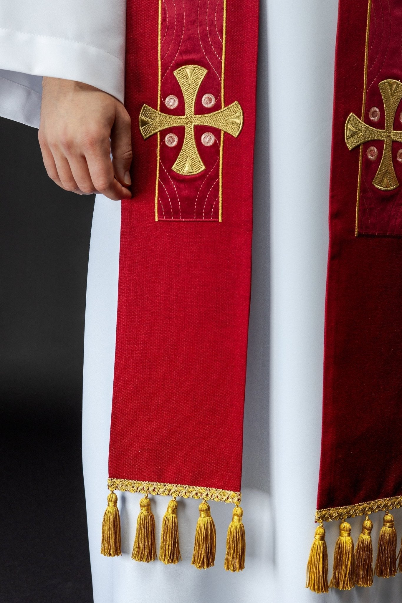 Étole brodée de croix rouges S - 2068 - 02 - 70 - CHASUBLES.FR