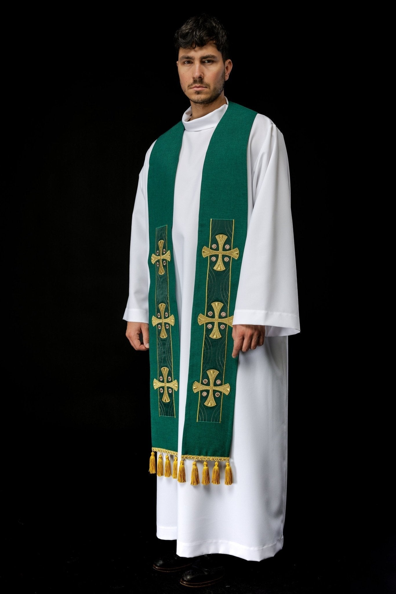 Étole brodée de croix vertes S - 2068 - 01 - 70 - CHASUBLES.FR