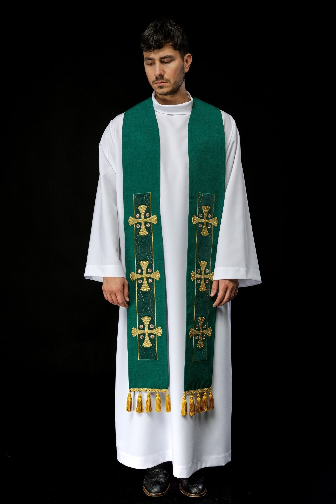 Étole brodée de croix vertes S - 2068 - 01 - 70 - CHASUBLES.FR