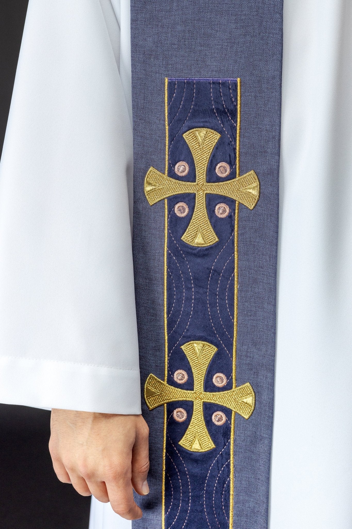 Étole brodée de croix violettes S - 2068 - 03 - 70 - CHASUBLES.FR