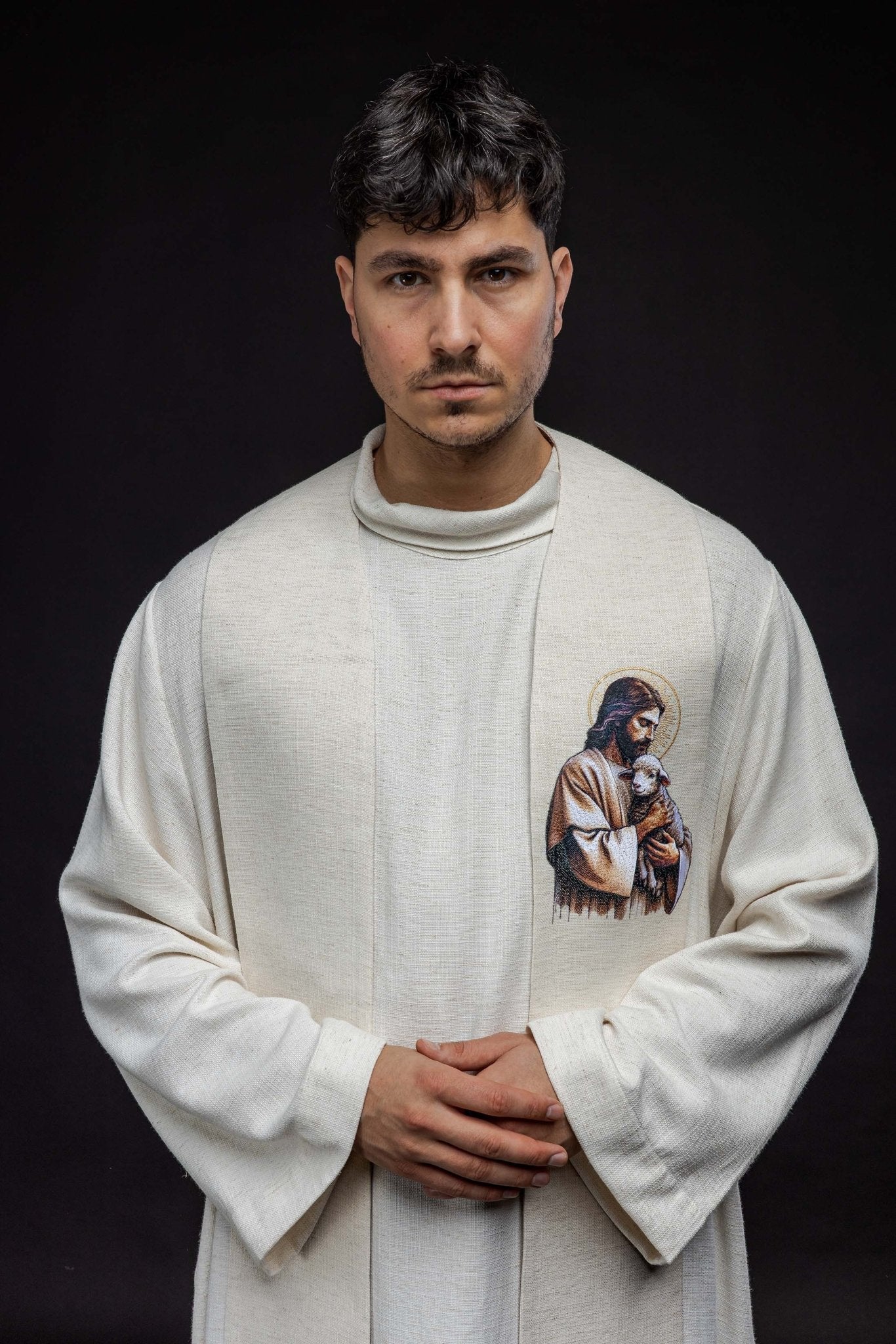 Etole brodée de l'image de Jésus Bon Pasteur avec un agneau KSW2/009/05/49 - CHASUBLES.FR