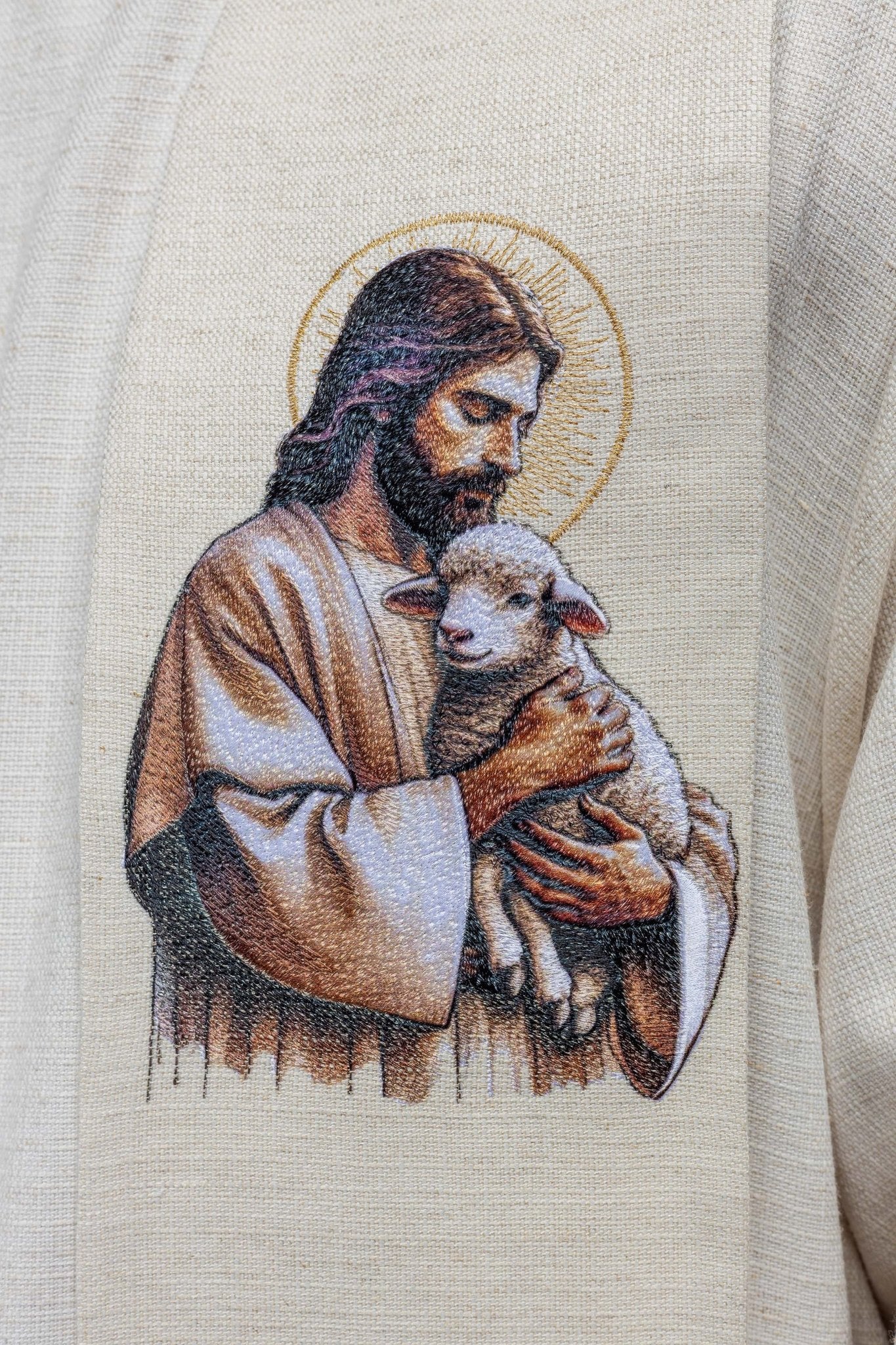 Etole brodée de l'image de Jésus Bon Pasteur avec un agneau KSW2/009/05/49 - CHASUBLES.FR