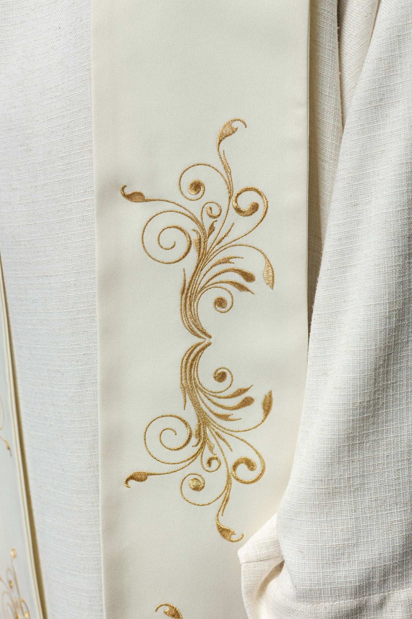Étole brodée et décorée d'IHS écru KST/413/05/01 ECRU - CHASUBLES.FR