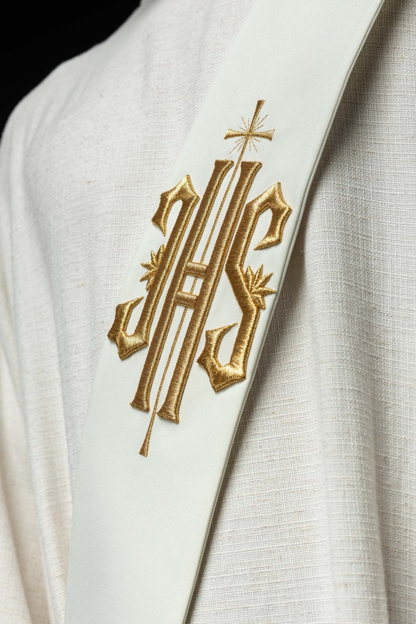 Étole de diacre brodée IHS avec croix KSD/135/05/01 ECRU - CHASUBLES.FR