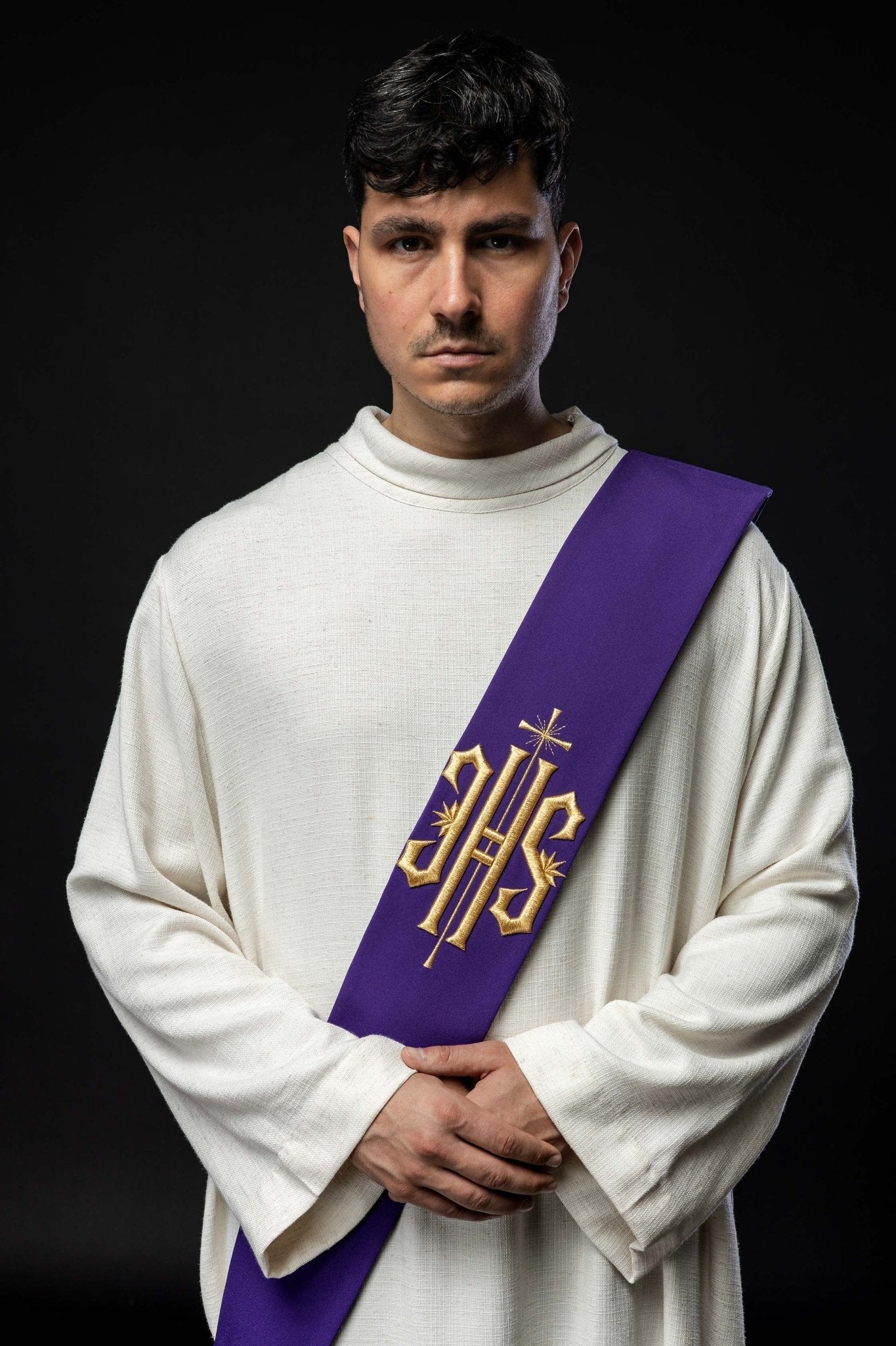 Étole de diacre brodée IHS avec croix KSD/135/03/01 FIOLET - CHASUBLES.FR