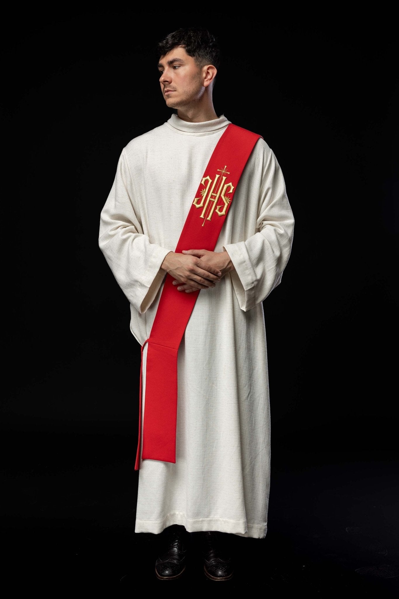 Étole de diacre brodée IHS avec croix KSD/135/02/01 CZERWONY - CHASUBLES.FR