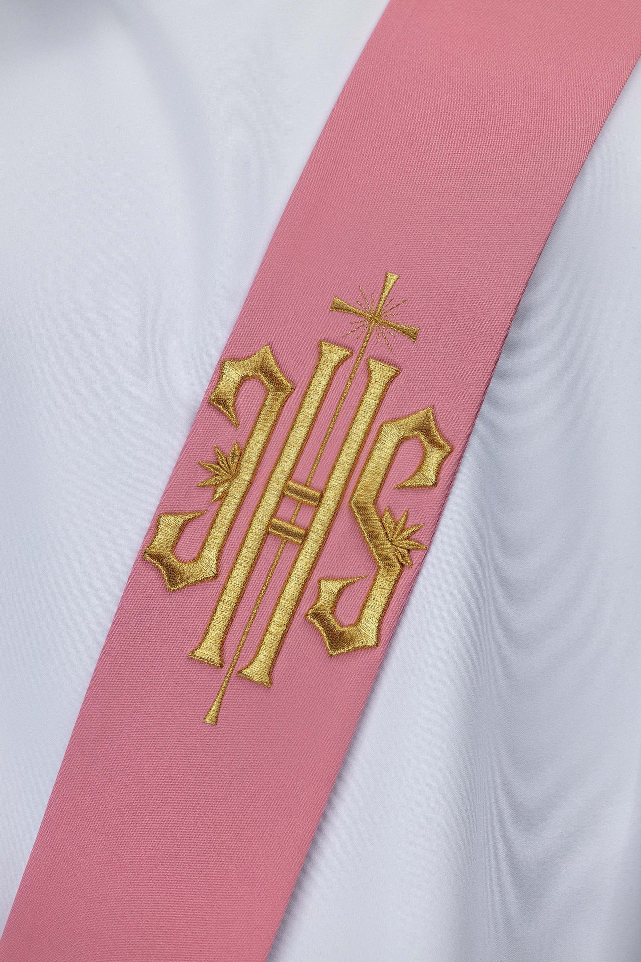 Étole de diacre brodée IHS avec croix KSD/135/08/01 RÓŻ - CHASUBLES.FR
