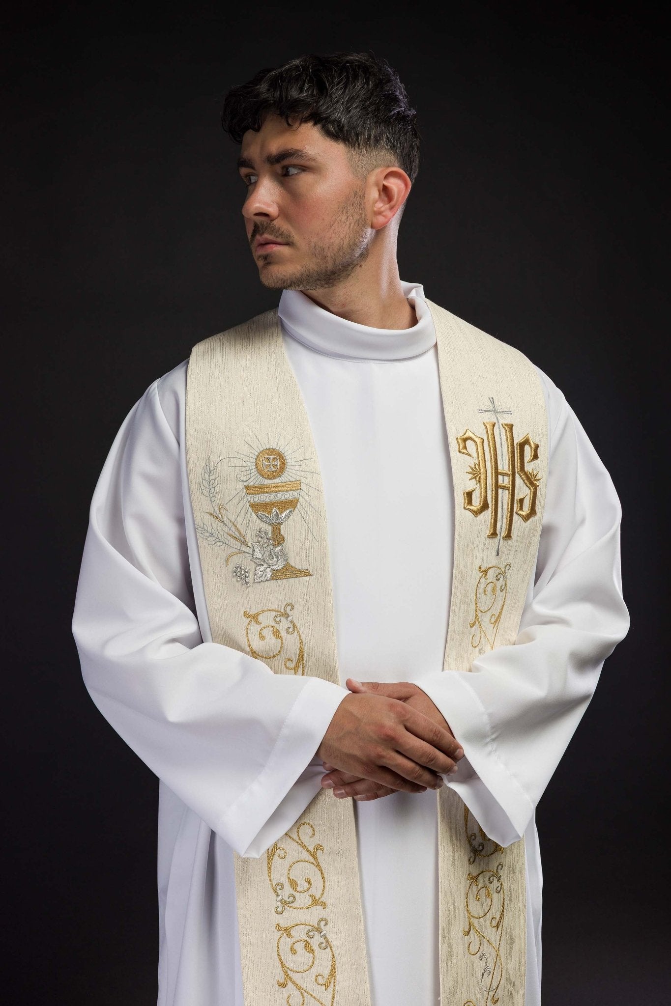 Étole de prêtre avec IHS brodée et calice eucharistique écru KST/508/05/42 ECRU - CHASUBLES.FR