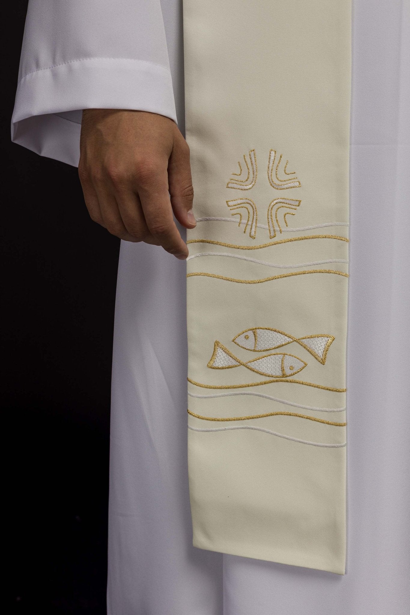 Étole de prêtre brodée avec motif de poisson en couleur écru KST/022/05/01 ECRU - CHASUBLES.FR