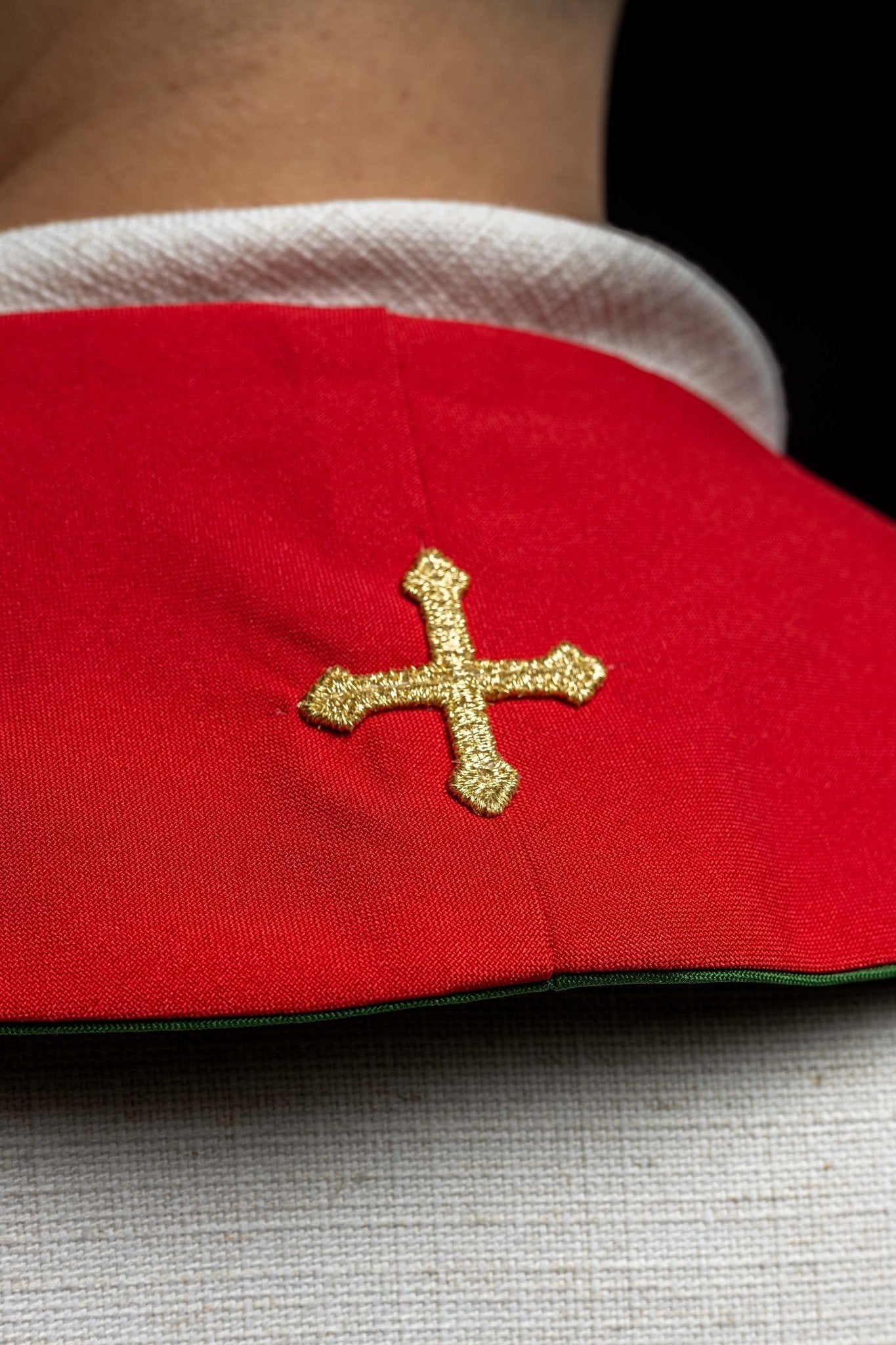 Étole de prêtre brodée des deux côtés, croix de Jérusalem verte et rouge KST/046/01 - 02/01 - CHASUBLES.FR