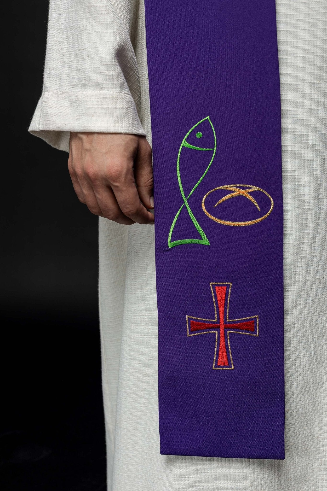 Étole de prêtre brodée en violet Croix de pain de poisson KST/007/03/12 FIOLET - CHASUBLES.FR