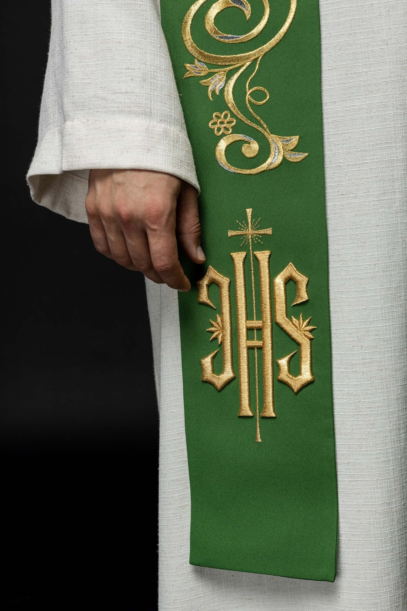 Étole de prêtre brodée IHS Green KST/031/01/01 ZIELONY - CHASUBLES.FR